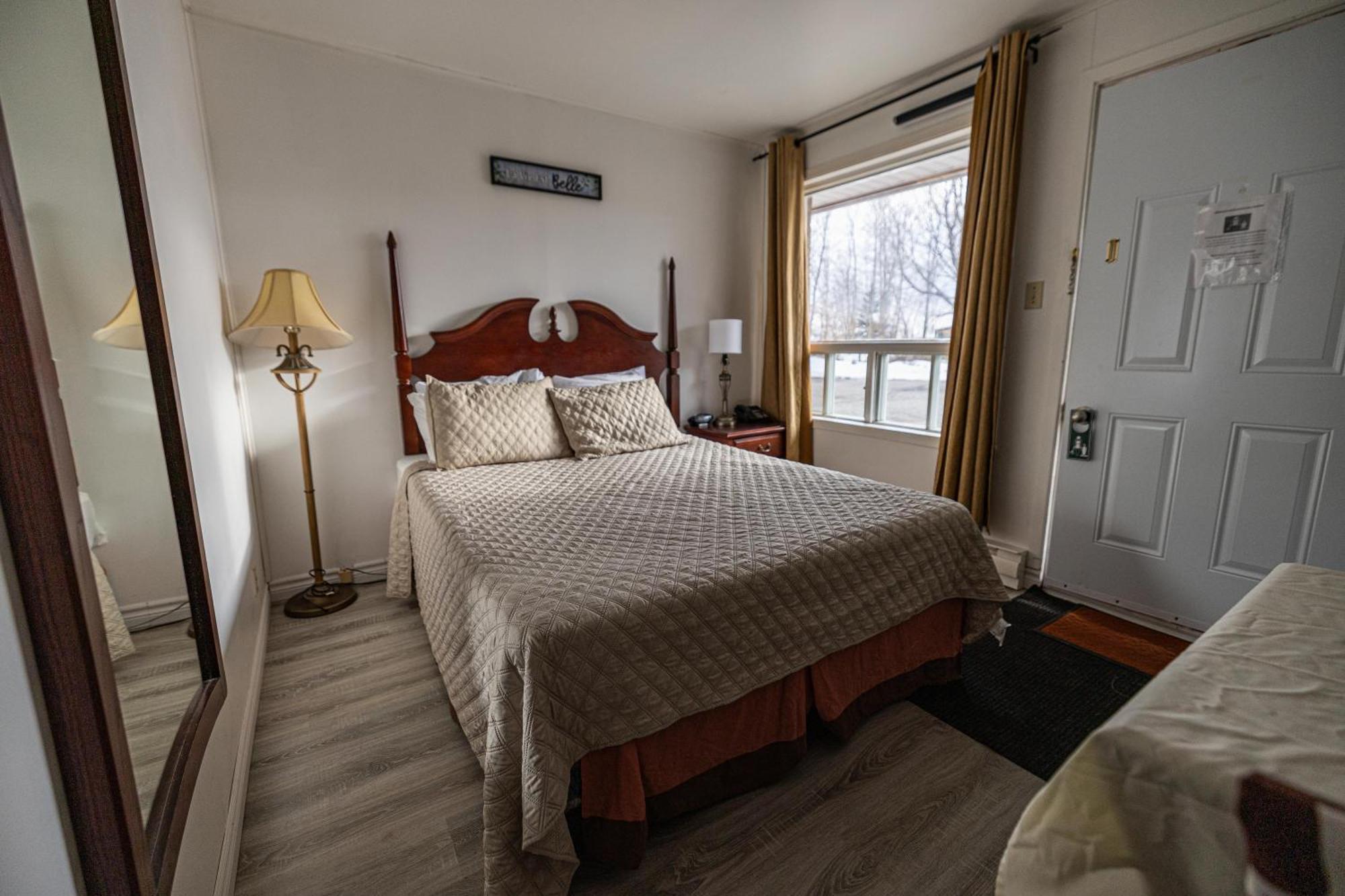 Motel Deblois Sainte-Anne-de-Beaupre Ngoại thất bức ảnh
