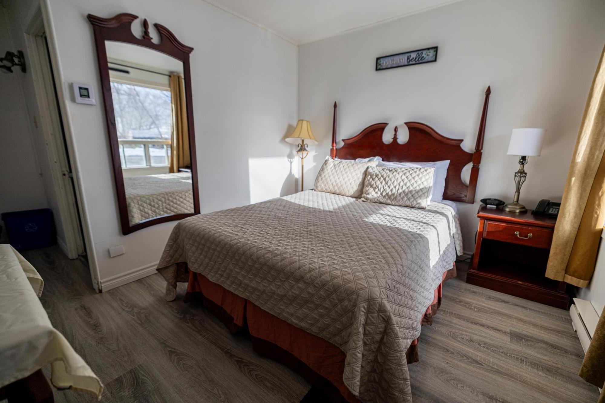 Motel Deblois Sainte-Anne-de-Beaupre Ngoại thất bức ảnh