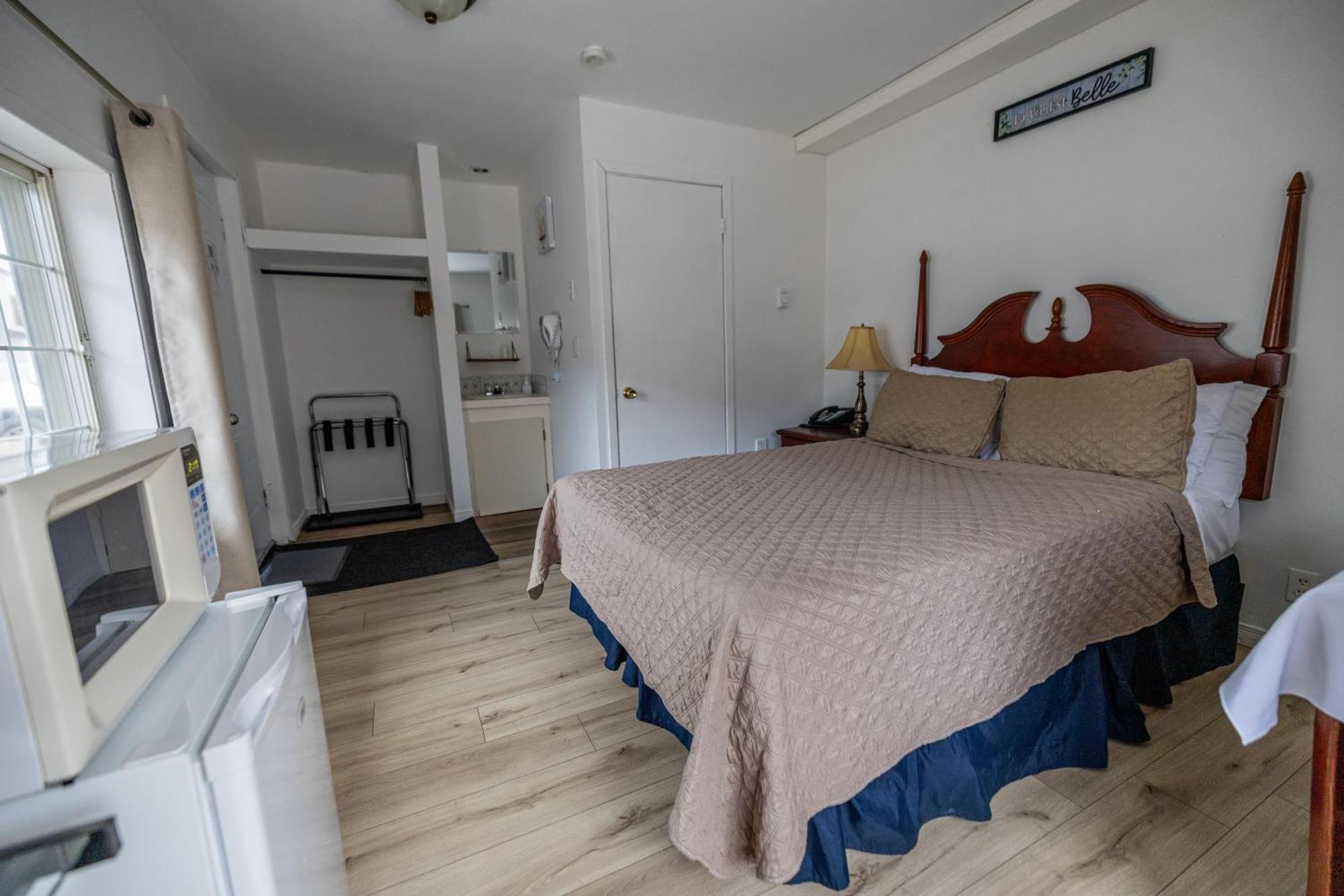 Motel Deblois Sainte-Anne-de-Beaupre Ngoại thất bức ảnh