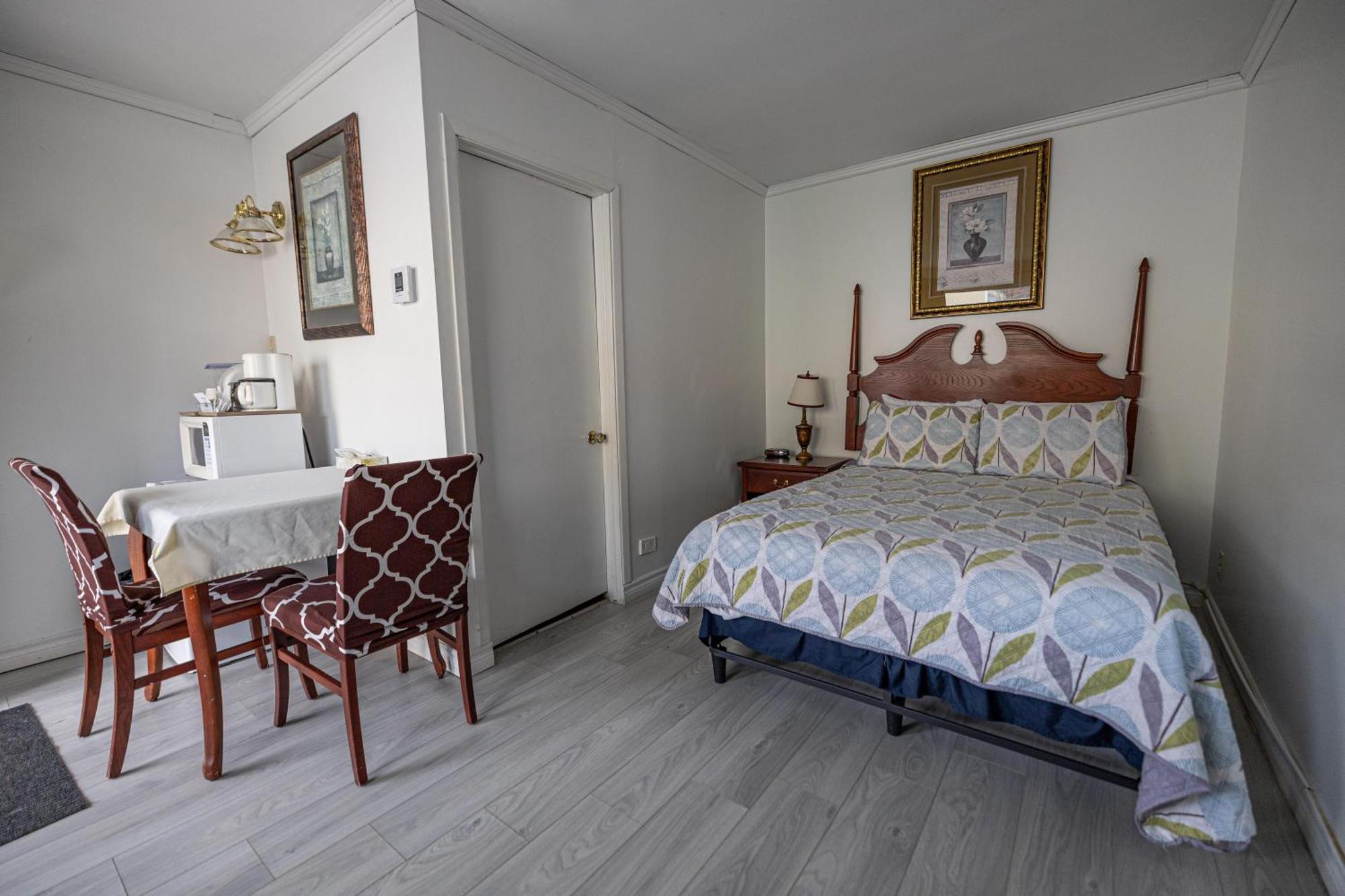 Motel Deblois Sainte-Anne-de-Beaupre Ngoại thất bức ảnh