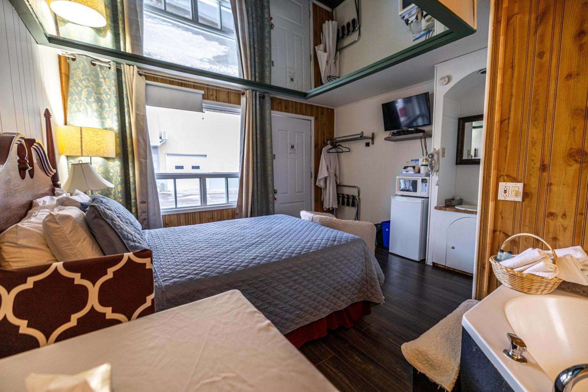 Motel Deblois Sainte-Anne-de-Beaupre Ngoại thất bức ảnh