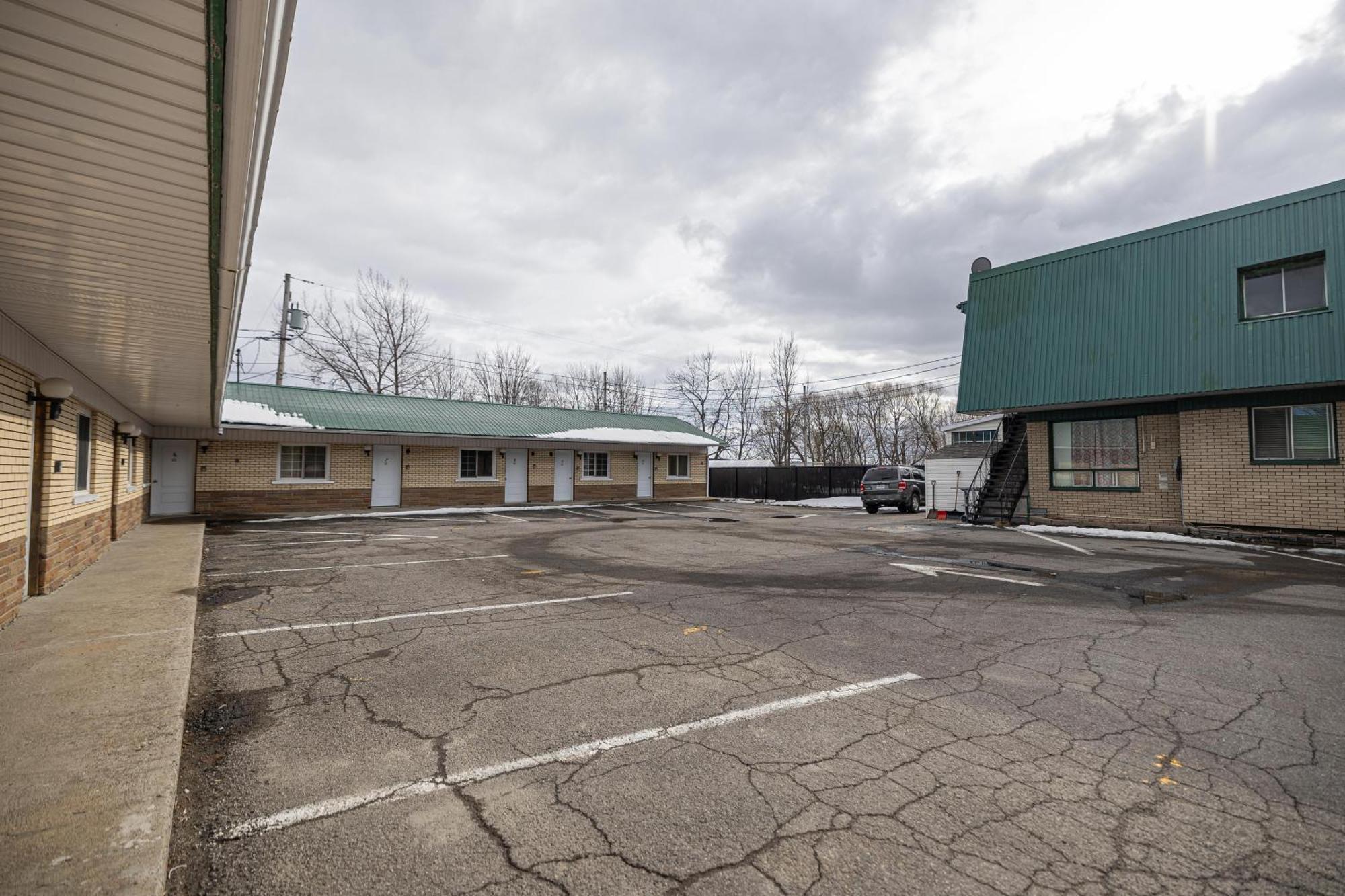 Motel Deblois Sainte-Anne-de-Beaupre Ngoại thất bức ảnh
