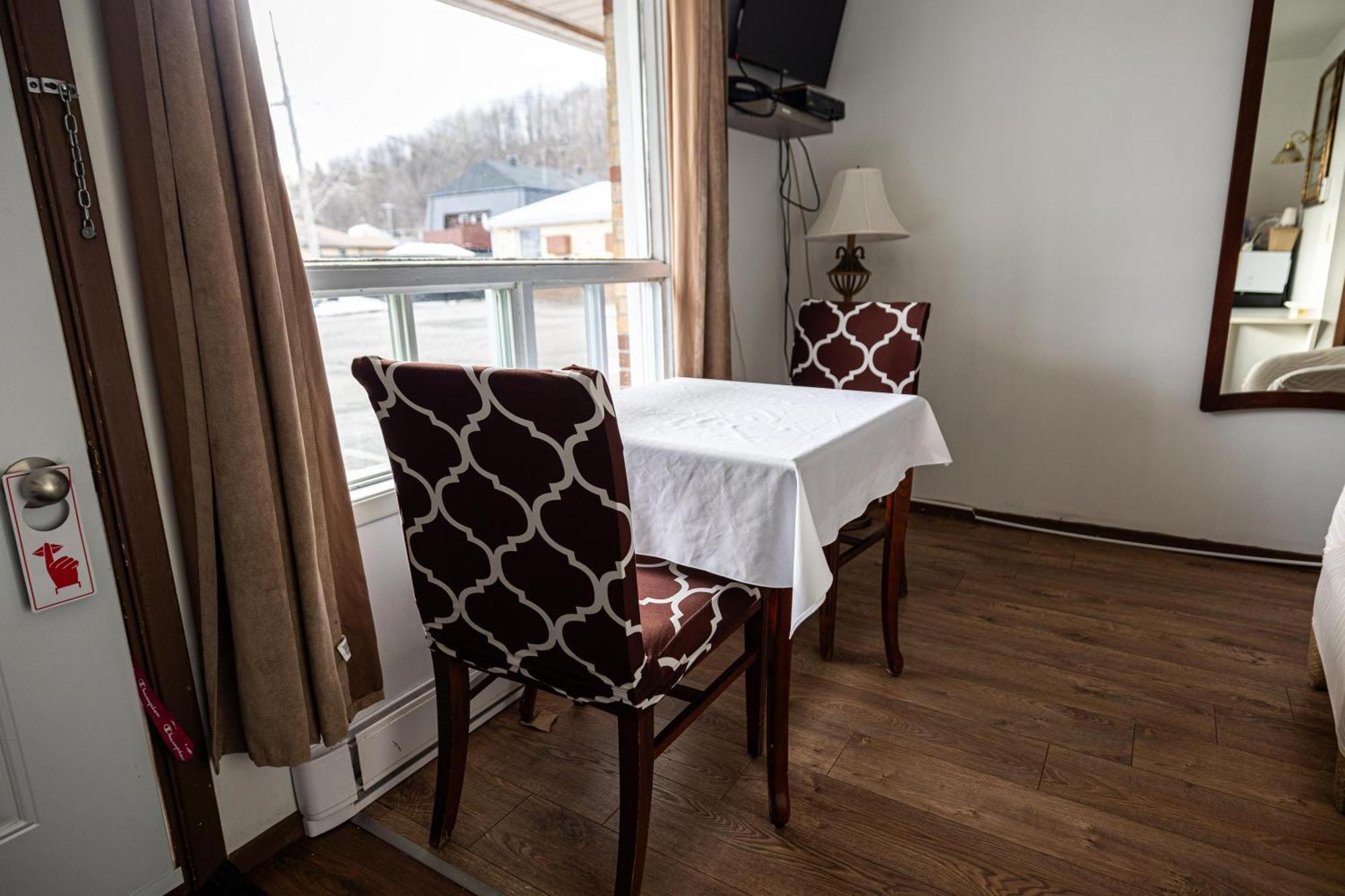 Motel Deblois Sainte-Anne-de-Beaupre Ngoại thất bức ảnh